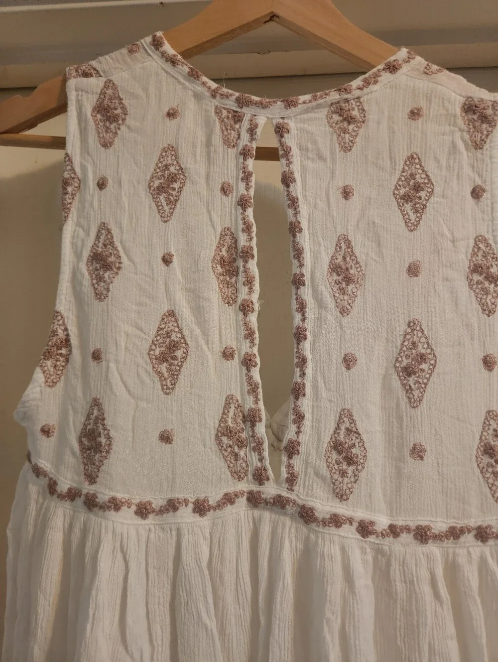 $108 FREE PEOPLE SLEEVELESS DIAMOND EMBROIDERED TOP IVORY S